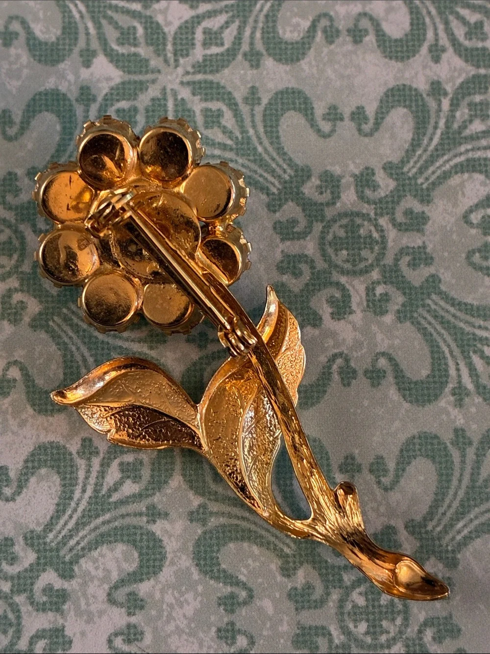 Vintage faceted milk glass flower brooch in gold tone